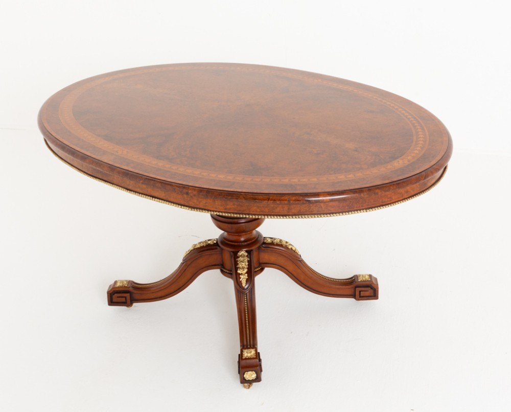 Table centrale victorienne d'époque en noyer 1860