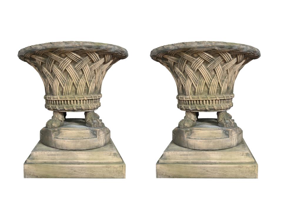 Urnes de jardin gothiques : le romantisme d'une décoration extérieure d'inspiration médiévale