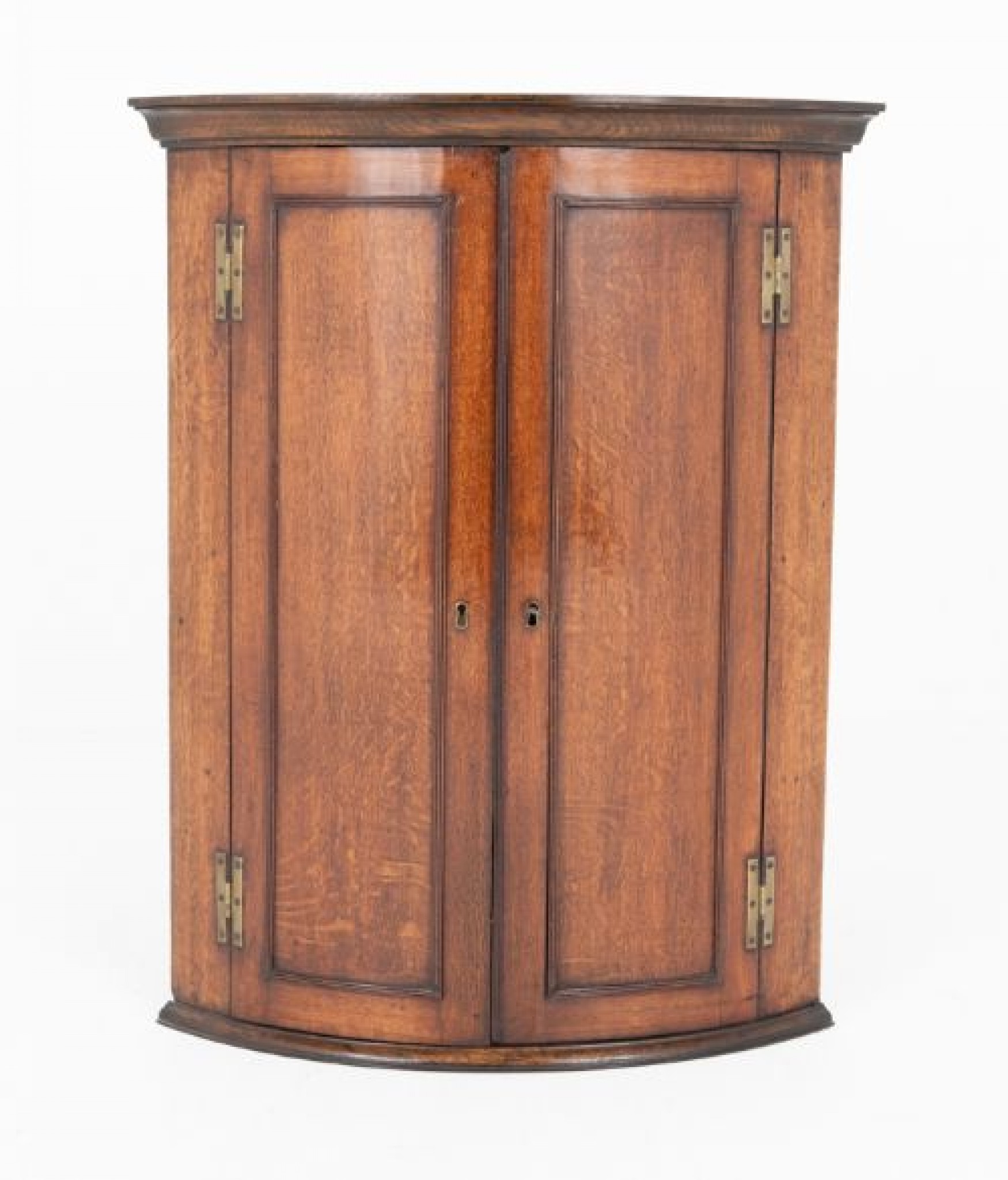 Comment identifier une armoire d'angle ancienne : guide du collectionneur