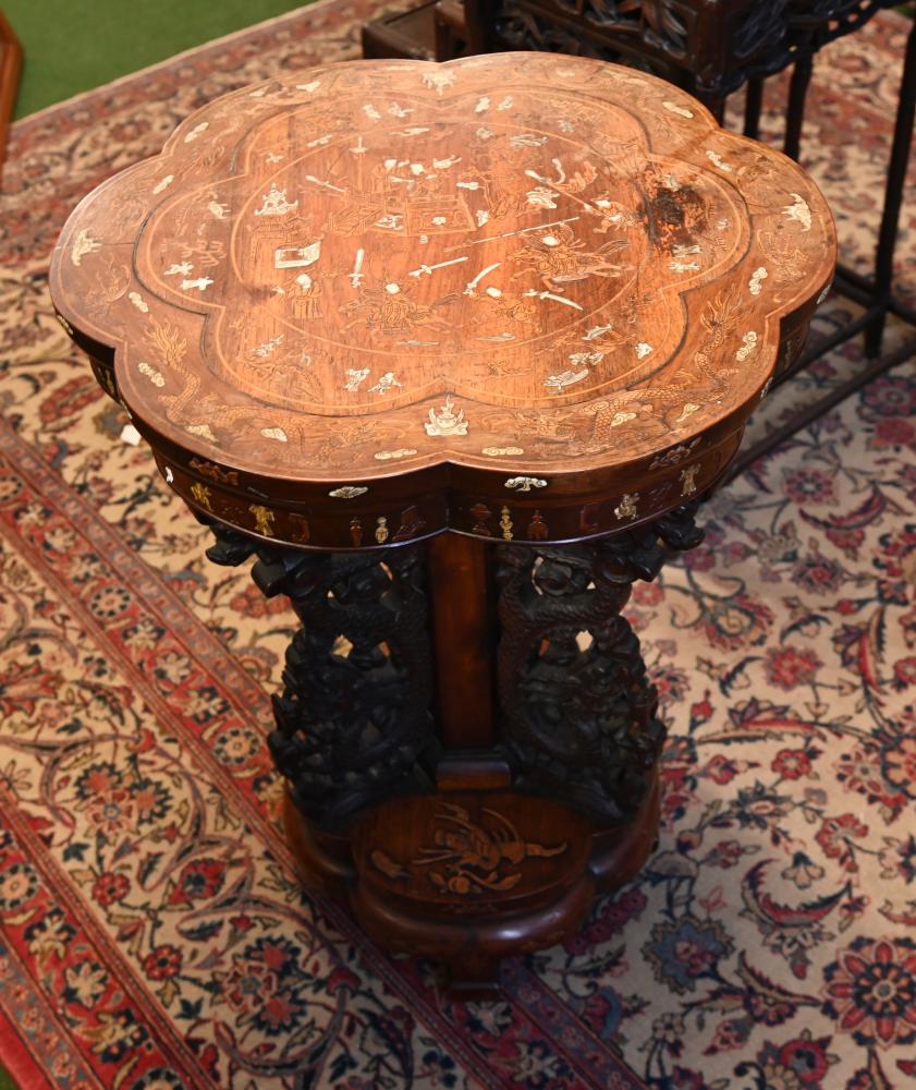 Table d'appoint chinoise en bois dur avec incrustations d'os, 1840