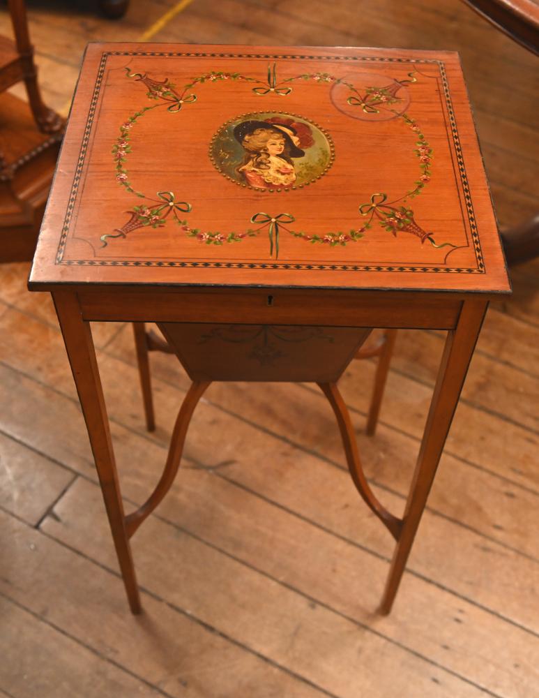 Table d'appoint en bois satiné de style édouardien peint, 1910